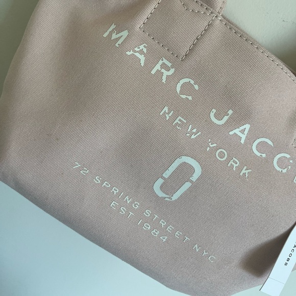 SOLD Marc Jacob’s Canvas Summer Travelers Bag in Pale Pink - Picture 3 of 6